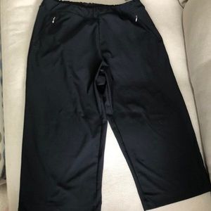 Lucy Capri Loose Fitting Leggings